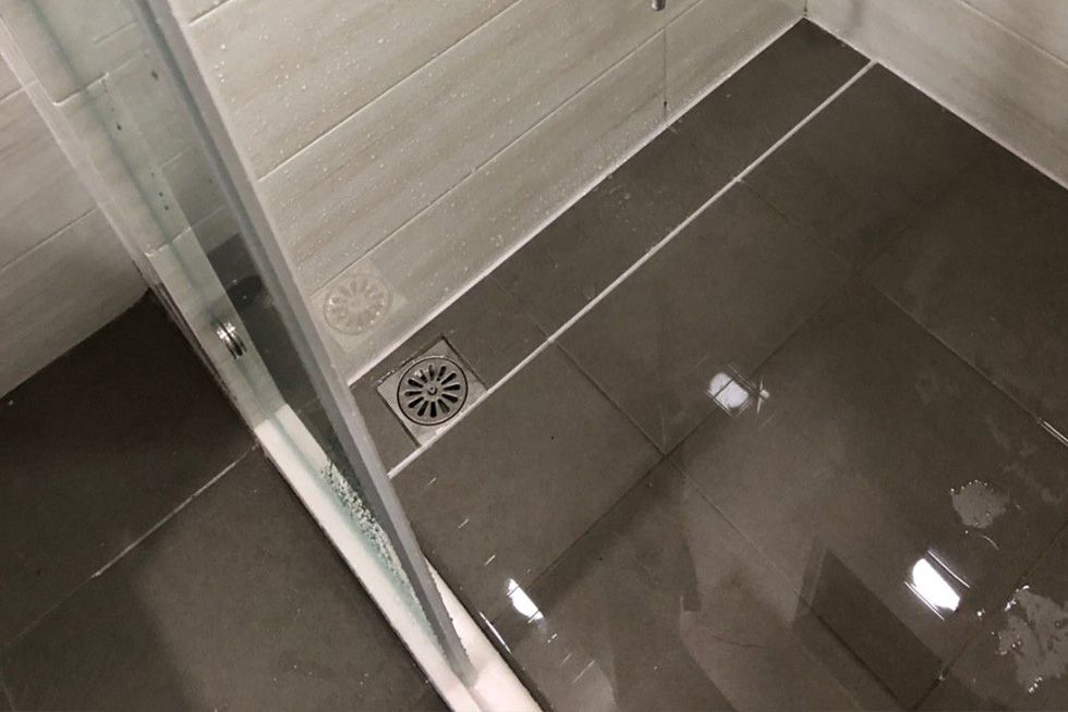 ​浴室、陽台洩水及門窗玻璃五金滲水檢測