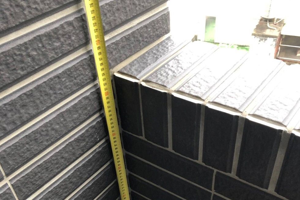 ​陽台欄杆間距或女兒牆高度不足